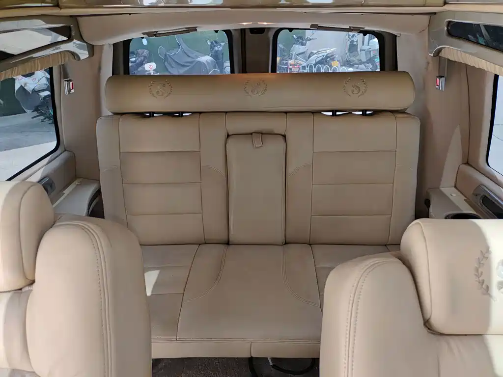 GMC Savana — миниатюра 8