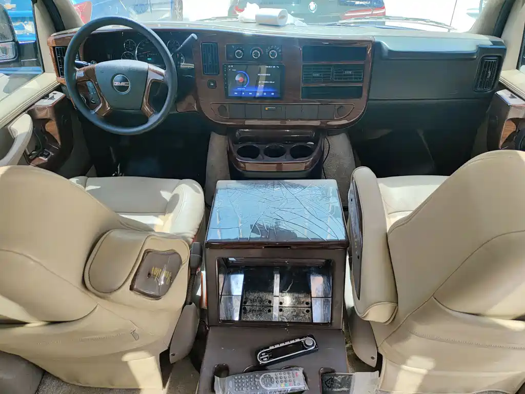 GMC Savana — миниатюра 10