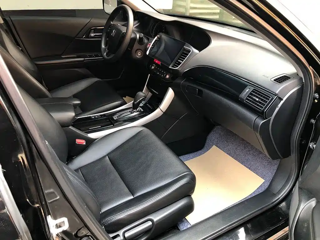 Honda Accord — миниатюра 8