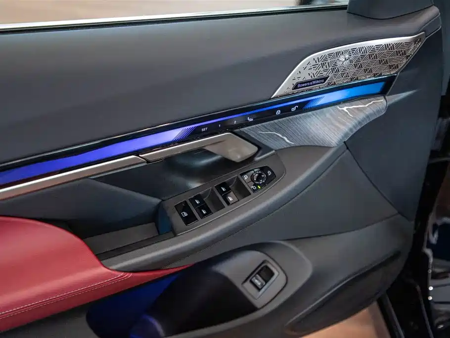 BMW 5 Series — миниатюра 12