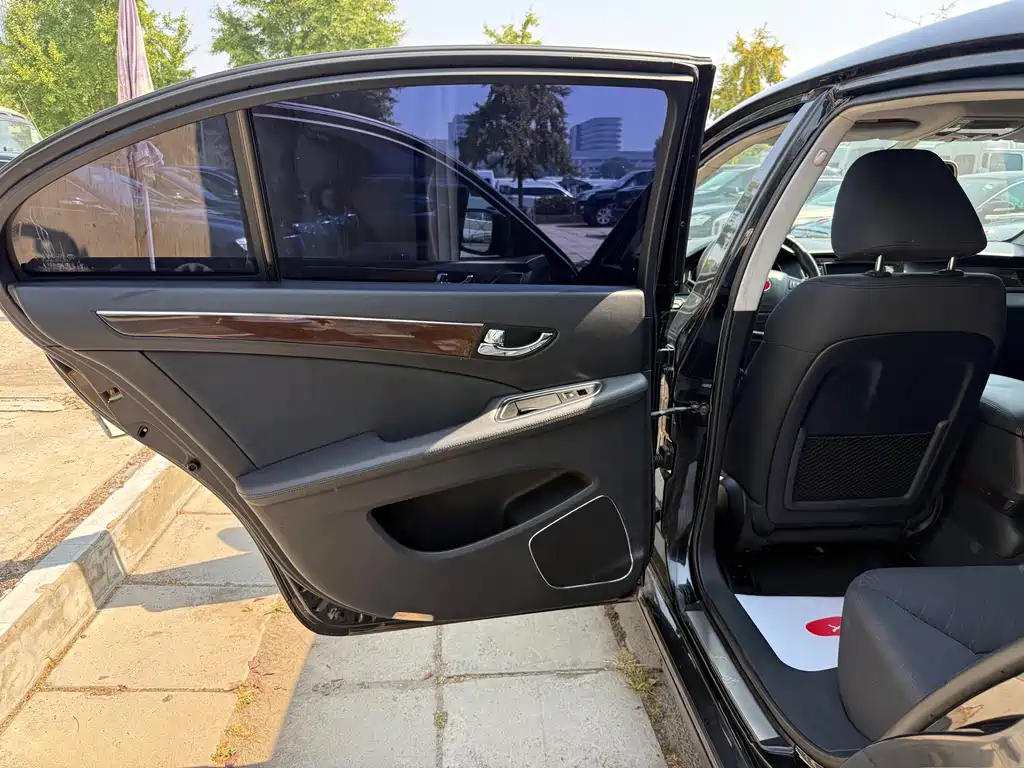 Hongqi Hongqi H7 — миниатюра 11
