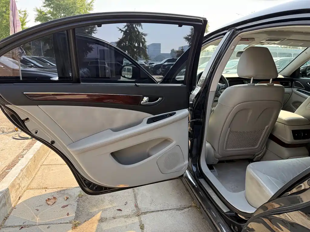 Hongqi Hongqi H7 — миниатюра 13