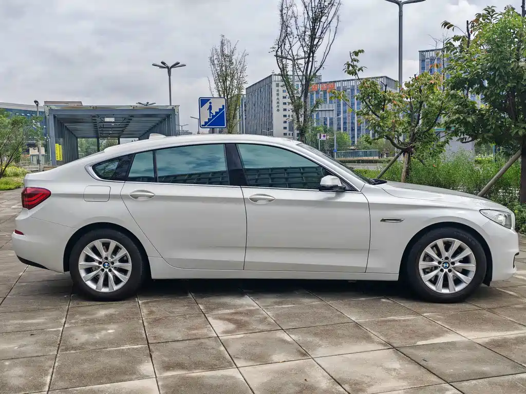BMW 5 Series GT — миниатюра 7