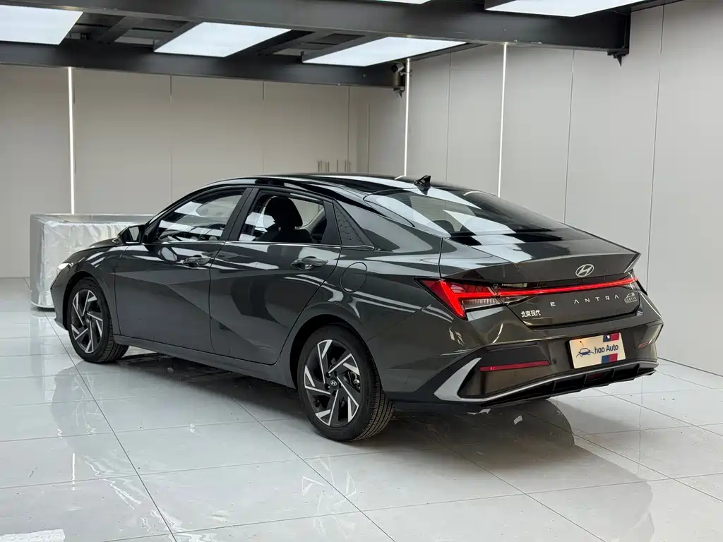 Hyundai Elantra 2023 1.5L CVT TOP Flagship
