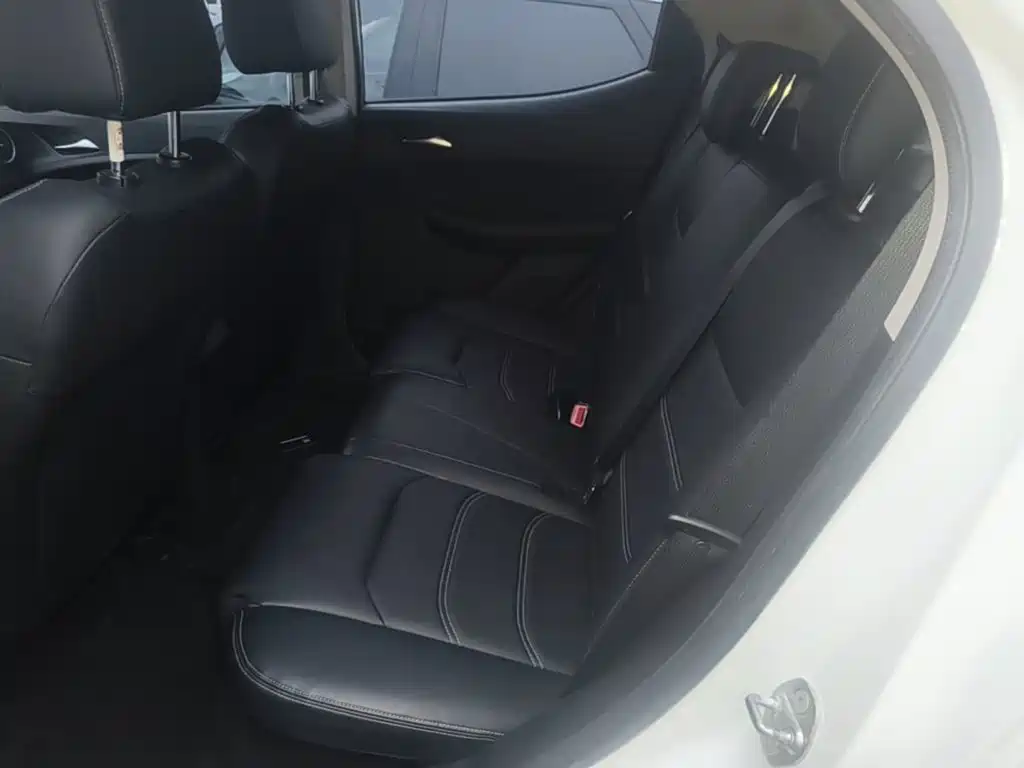 BYD Yuan EV — миниатюра 17