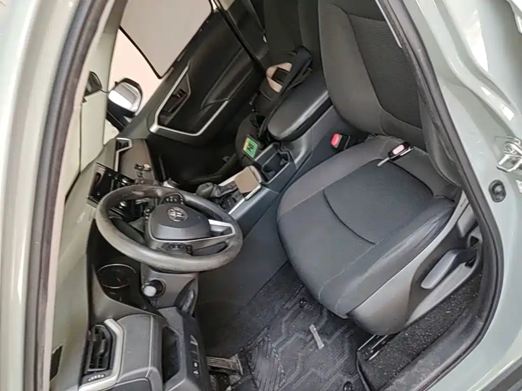 Toyota RAV4 — миниатюра 15
