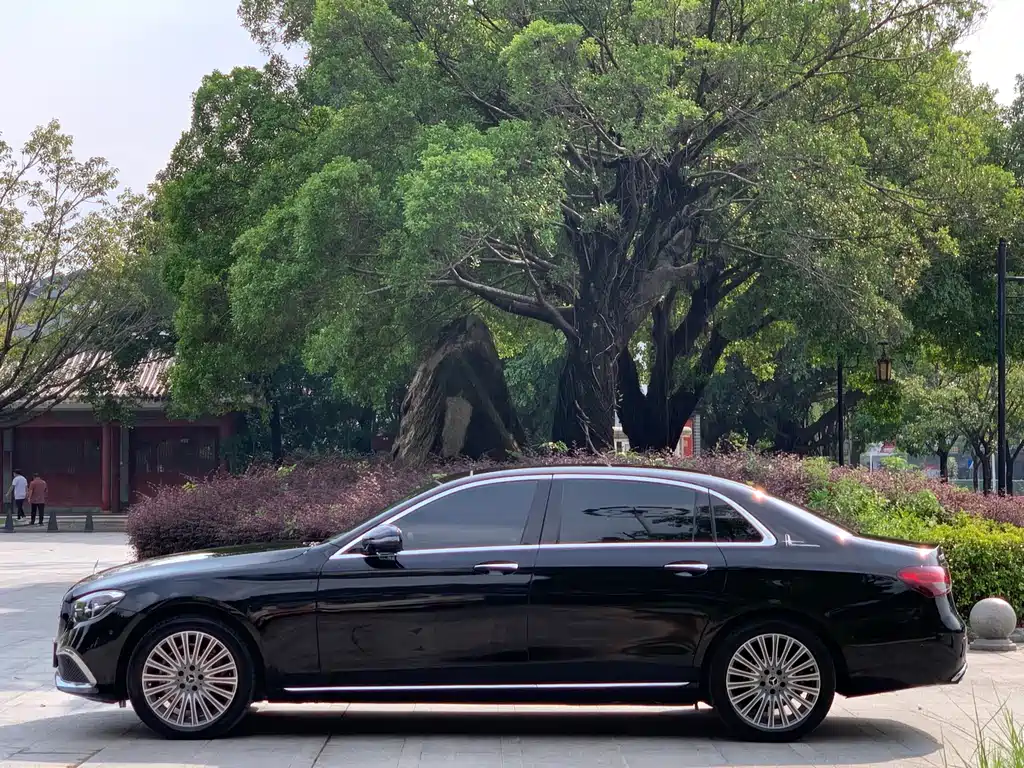 Mercedes-Benz E-Class — миниатюра 15