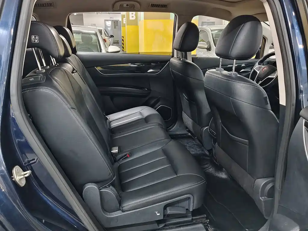 BYD MAX — миниатюра 10