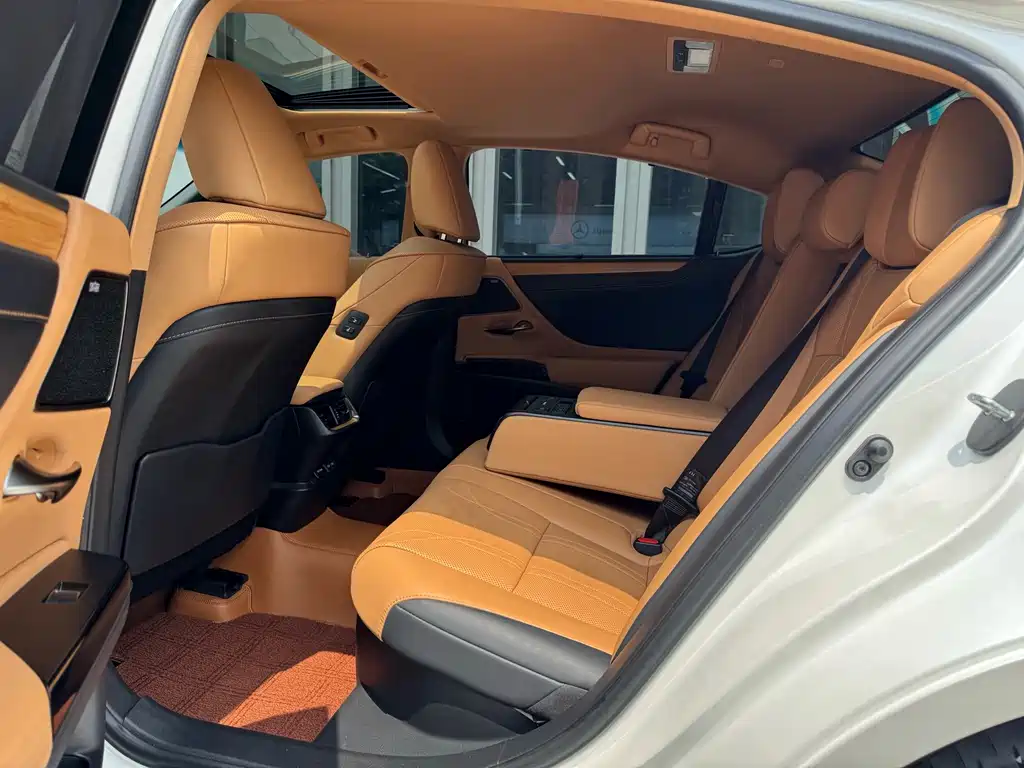 Lexus ES — миниатюра 8