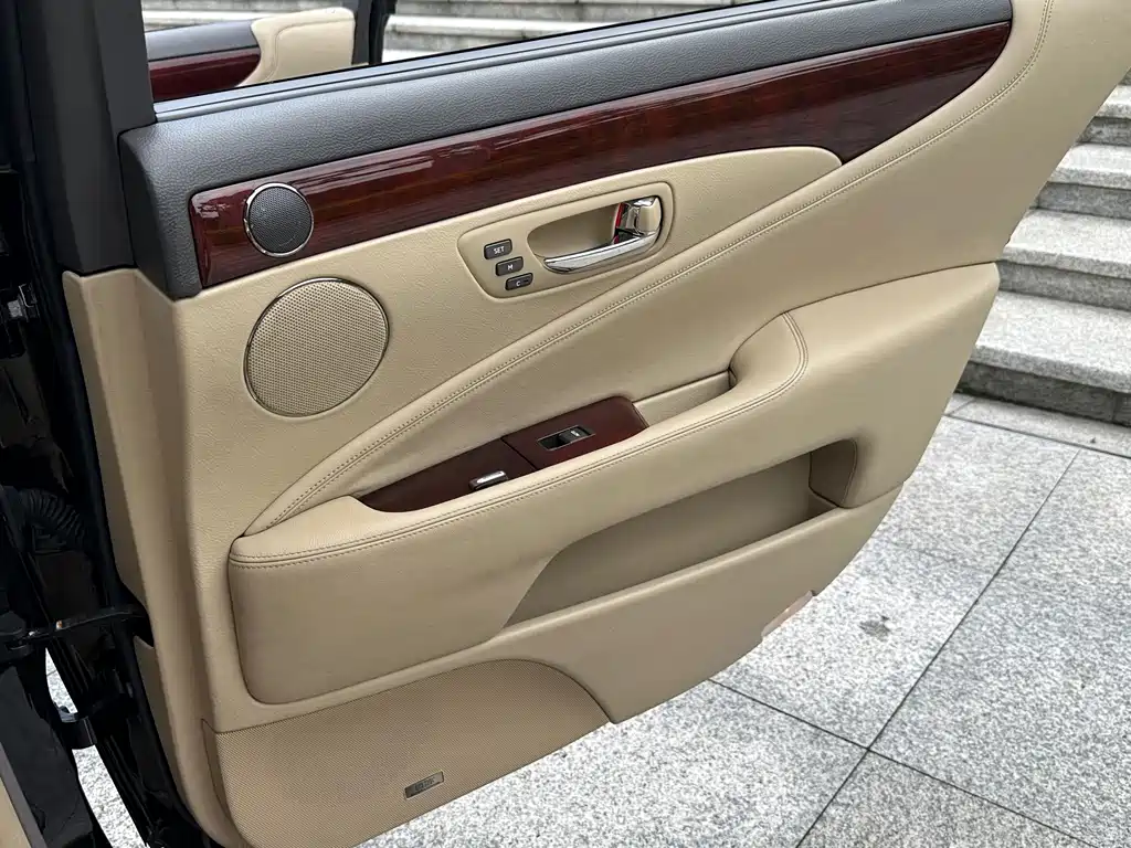 Lexus LS — миниатюра 20