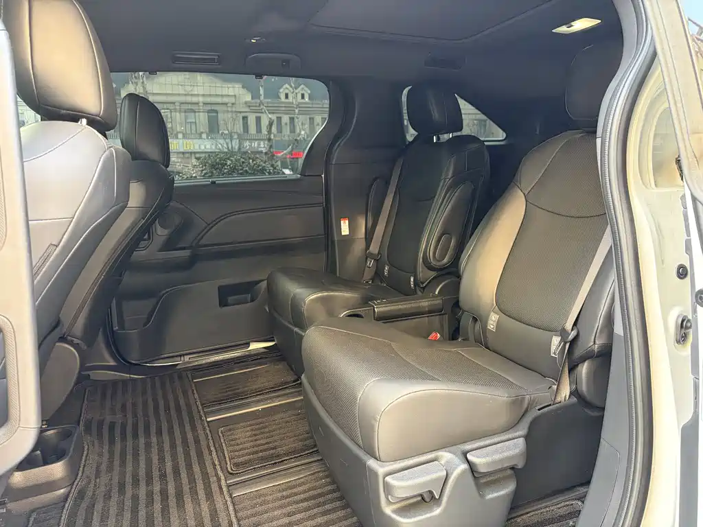 Toyota Granvia 2024 2.5L Luxury PLUS