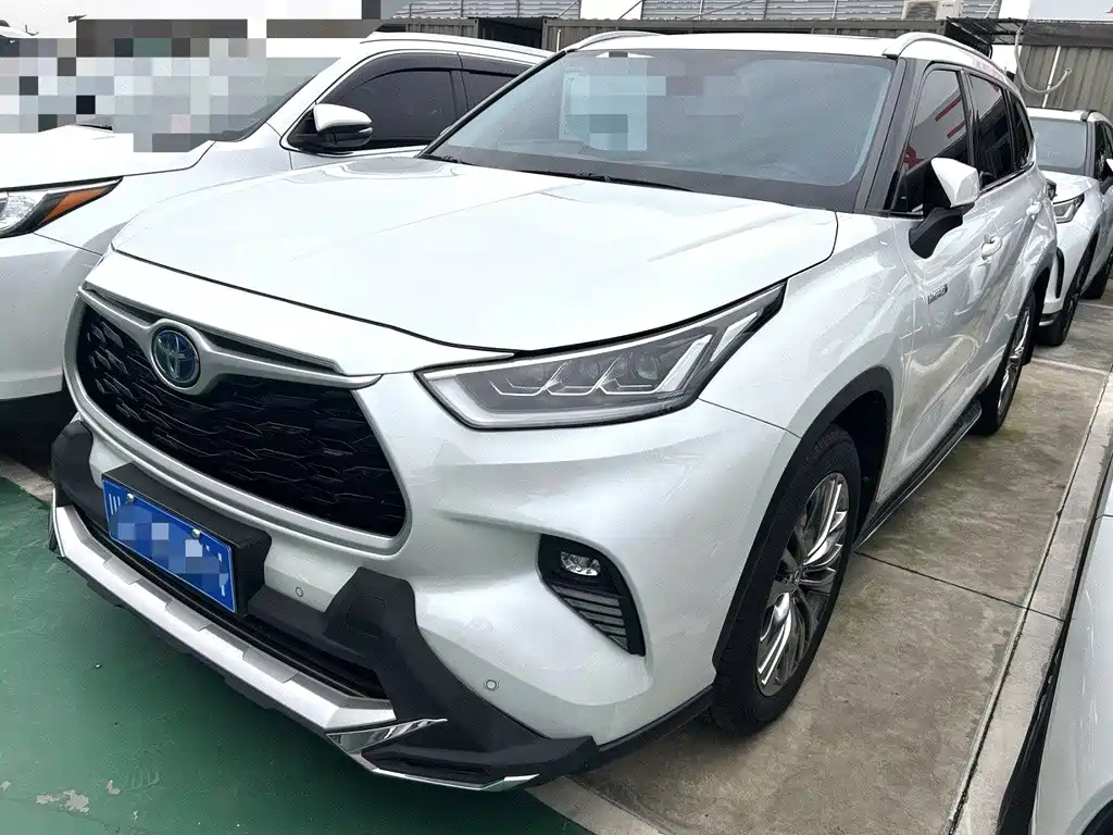 Toyota Highlander 2022 2.5L Luxury 7 мест