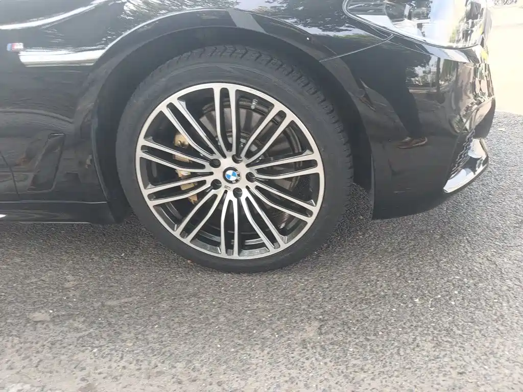 BMW 5 Series — миниатюра 24