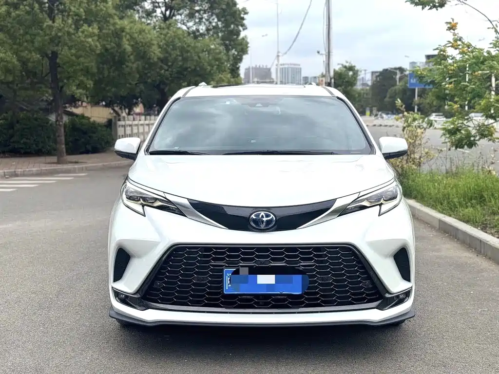 Toyota Granvia 2024