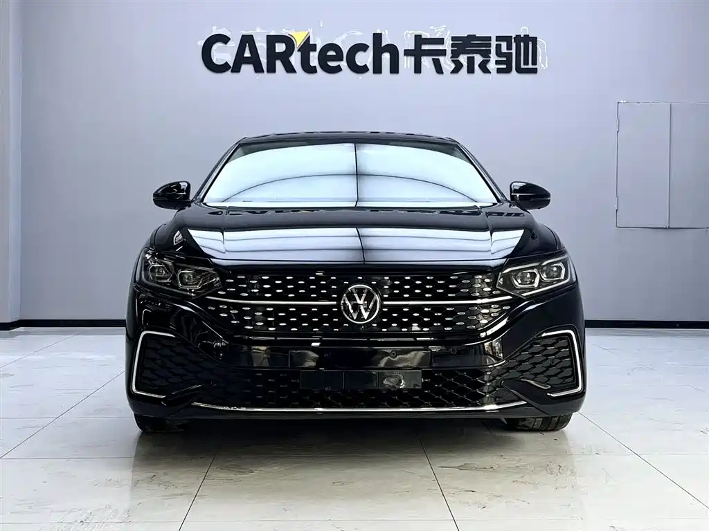 Volkswagen Passat 2023 330TSI Luxury