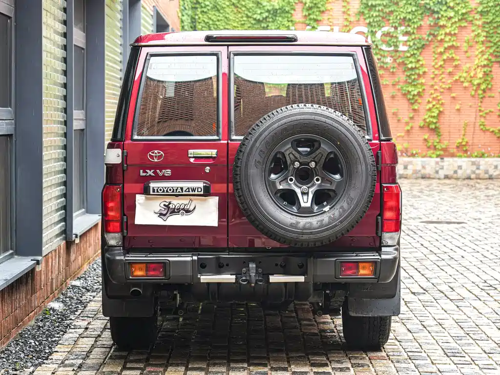 Toyota Land Cruiser LC76 2025 4.0L AT