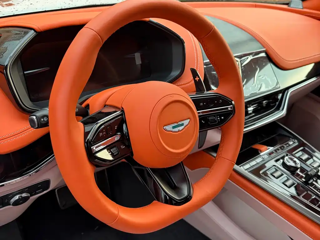 Aston Martin DBX — миниатюра 4