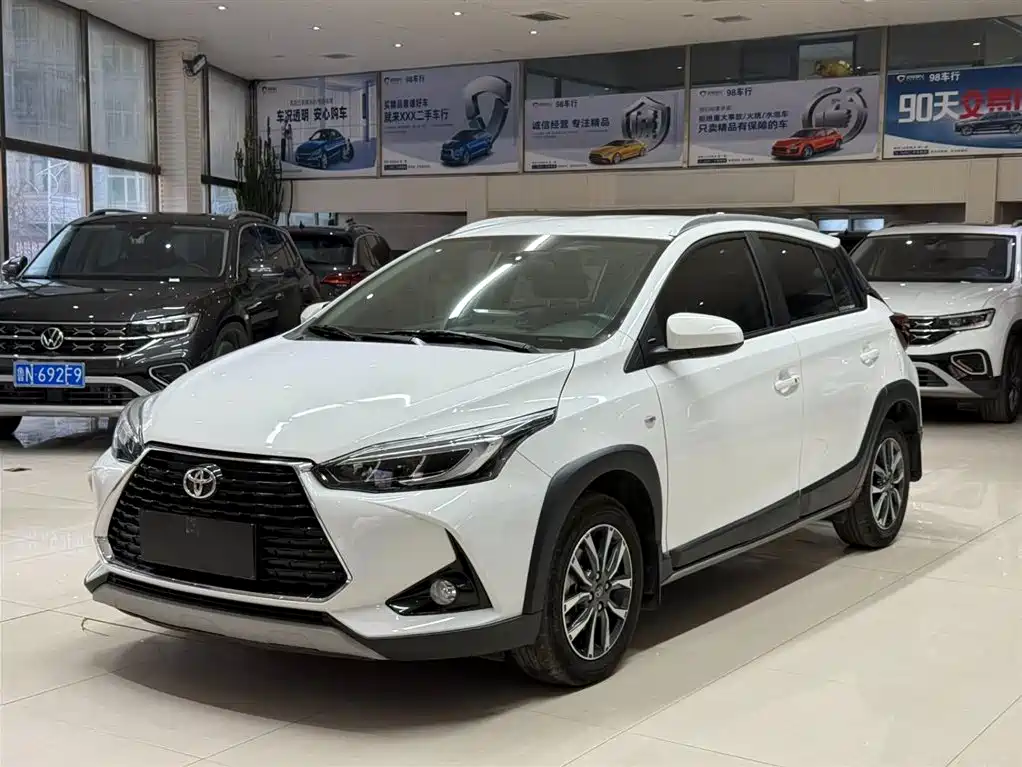 Toyota Yaris L 2023