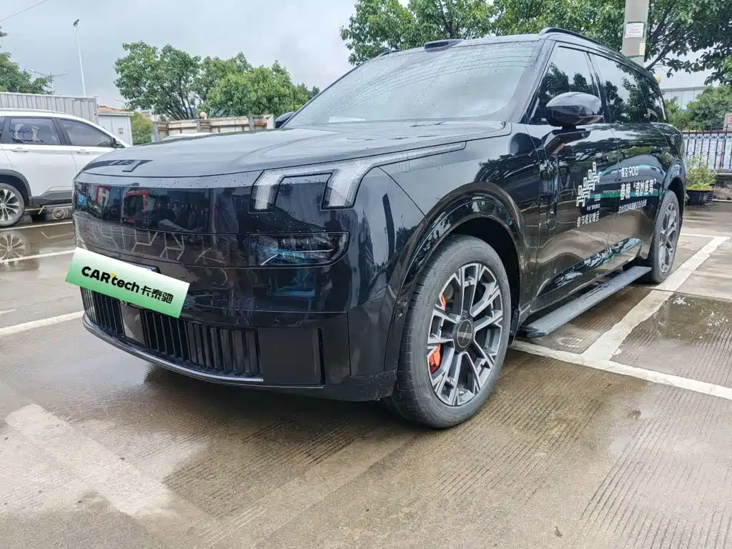 Lynk & Co 900