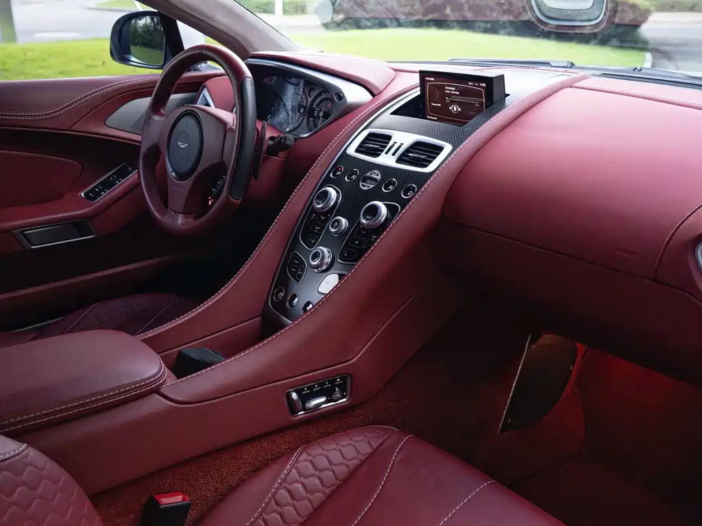 Aston Martin Vanquish — миниатюра 21