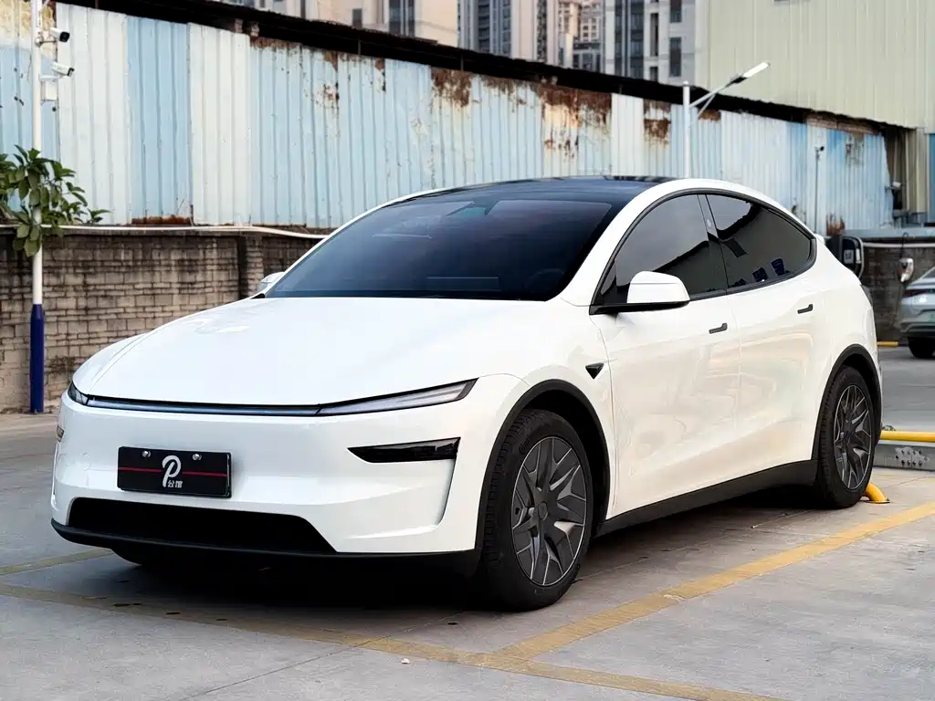 Tesla Model Y L 2025