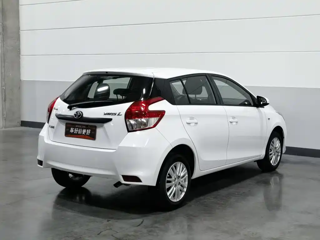 Toyota Yaris L — миниатюра 2
