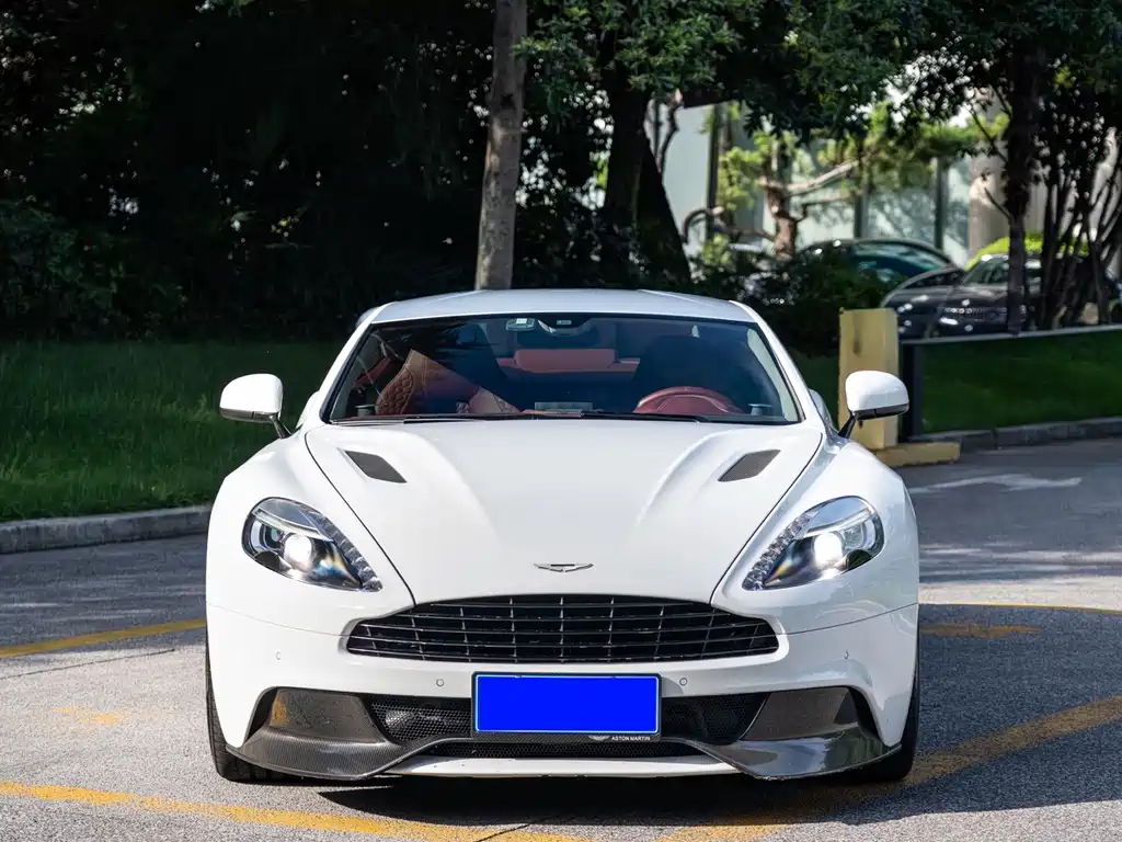 Aston Martin Vanquish — миниатюра 2