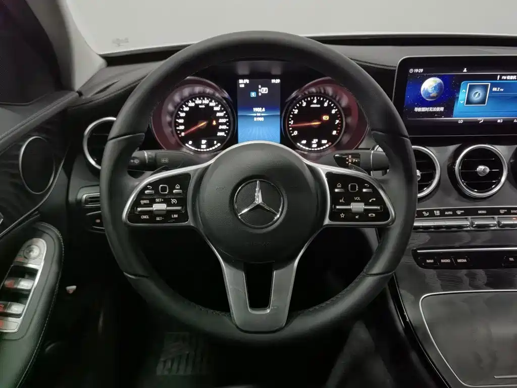 Mercedes-Benz C-Class — миниатюра 11