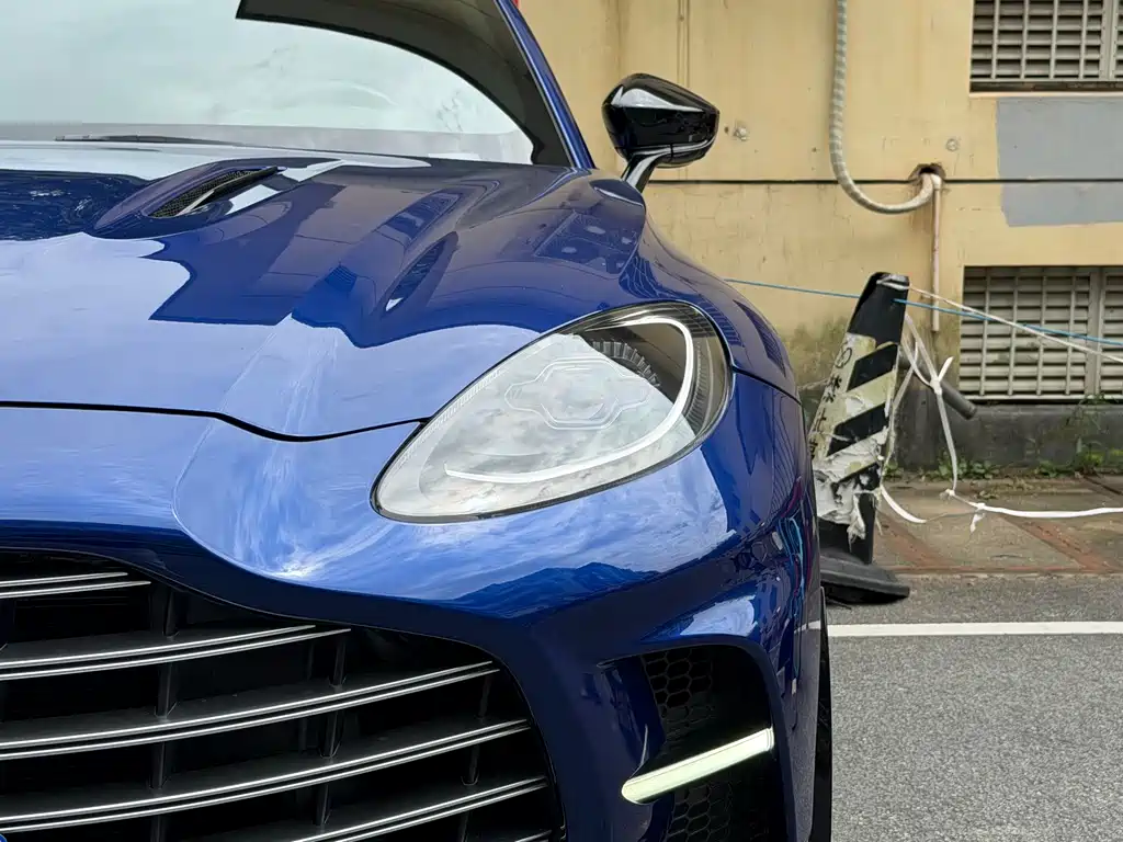 Aston Martin DBX 2023 4.0T V8 707