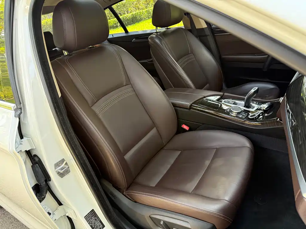 BMW 5 Series — миниатюра 35