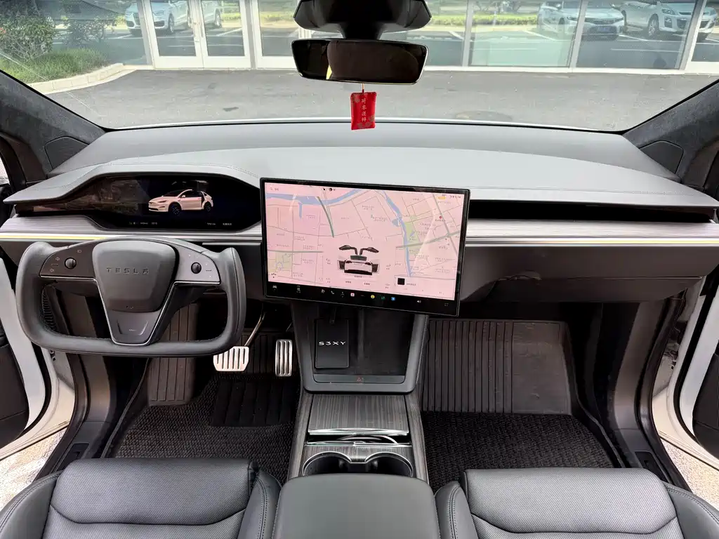Tesla Model X — миниатюра 9