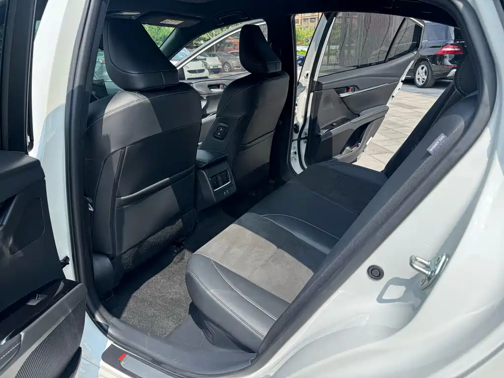 Toyota Camry — миниатюра 10