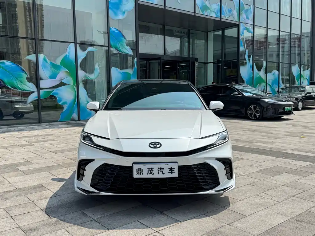 Toyota Camry — миниатюра 2