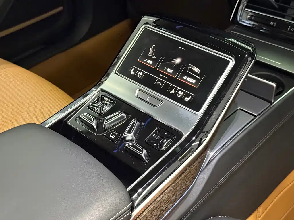 Audi A8 — миниатюра 11