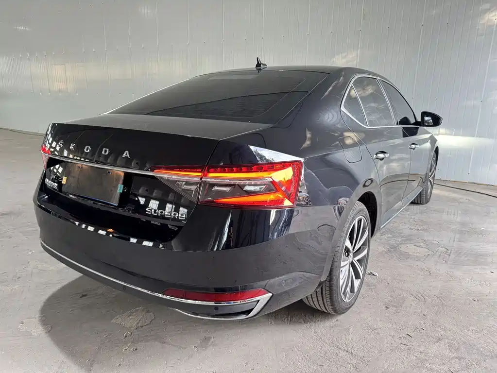 Skoda Superb — миниатюра 5