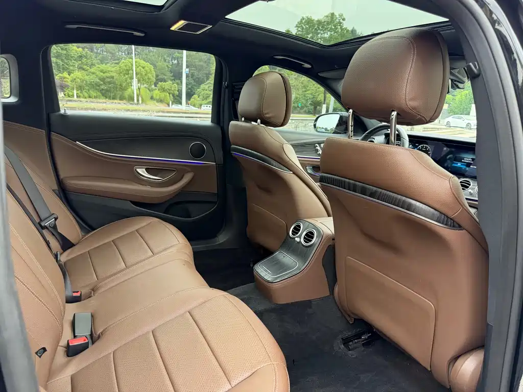 Mercedes-Benz E-Class — миниатюра 13