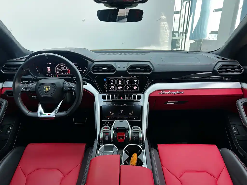 Lamborghini Urus — миниатюра 20