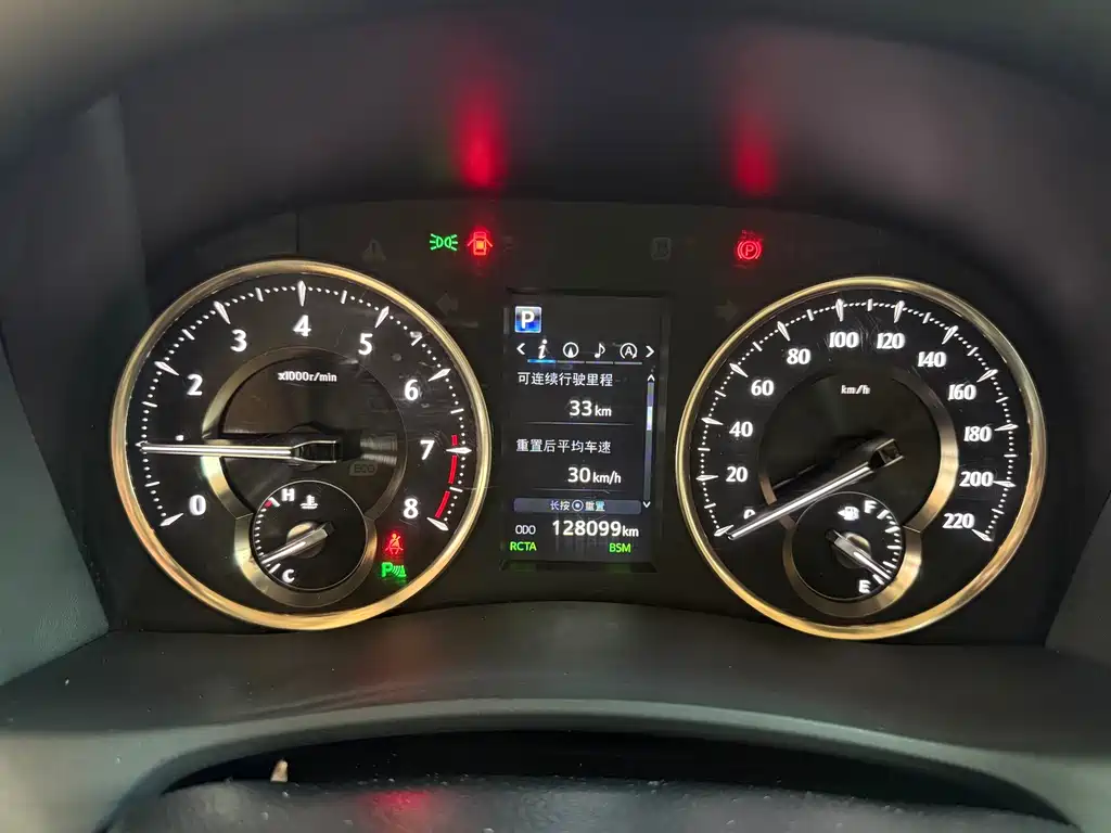 Toyota Alphard — миниатюра 9