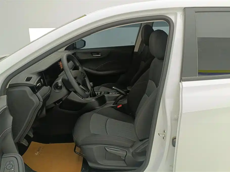Roewe i5 2023 1.5L MT