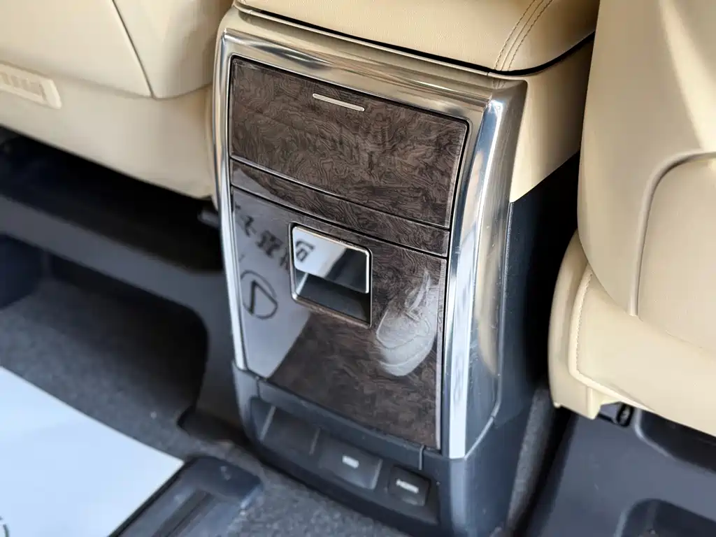 Toyota Alphard — миниатюра 17