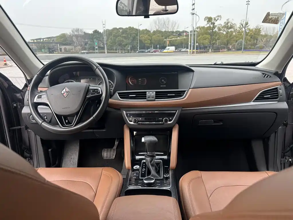 Borgward BX7 — миниатюра 15