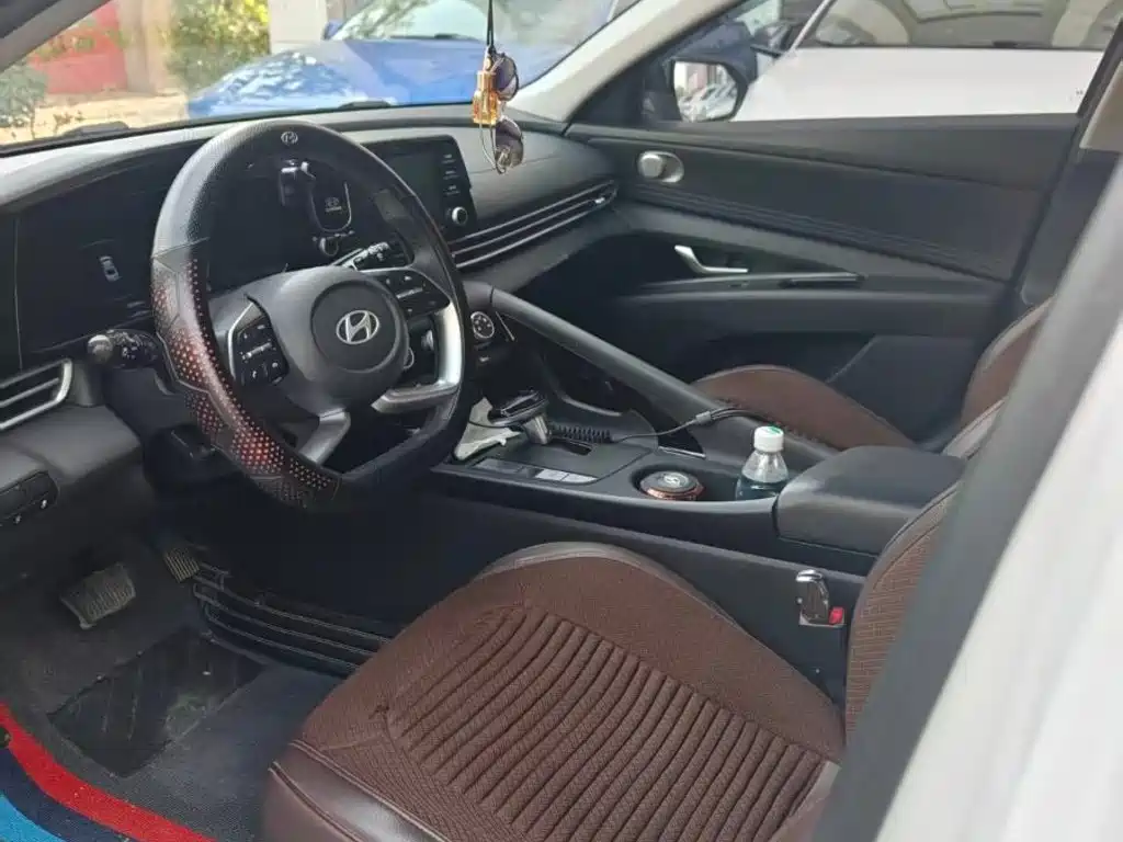 Hyundai Elantra — миниатюра 4