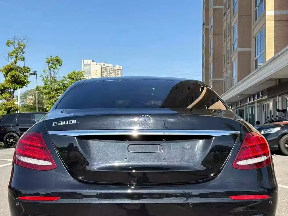 Mercedes-Benz E-Class — миниатюра 9