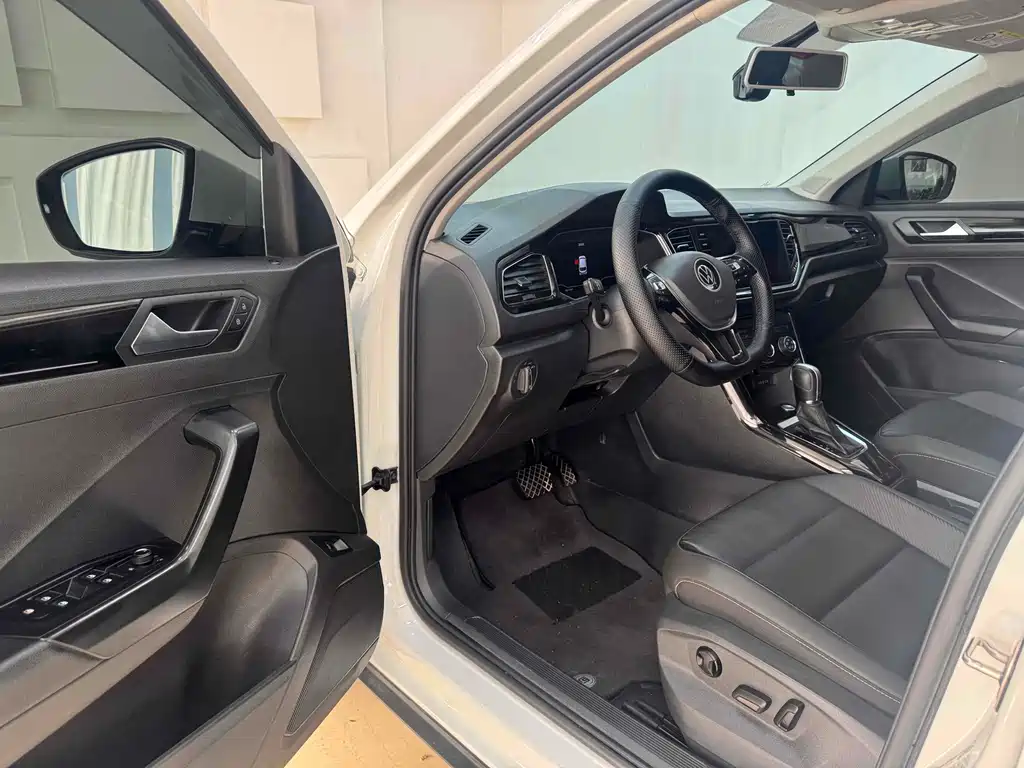 Volkswagen T-Roc — миниатюра 7