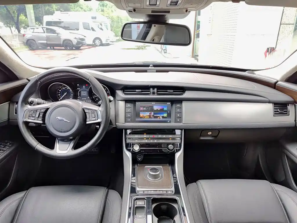 Jaguar XFL — миниатюра 10