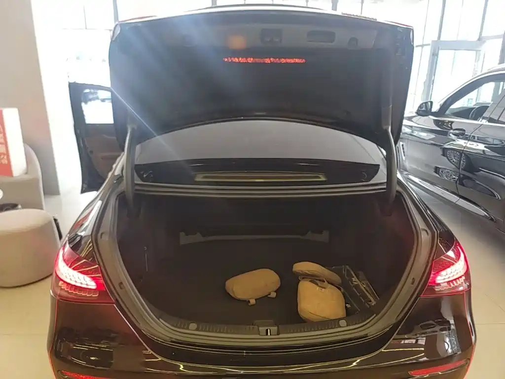 Mercedes-Benz E-Class — миниатюра 19