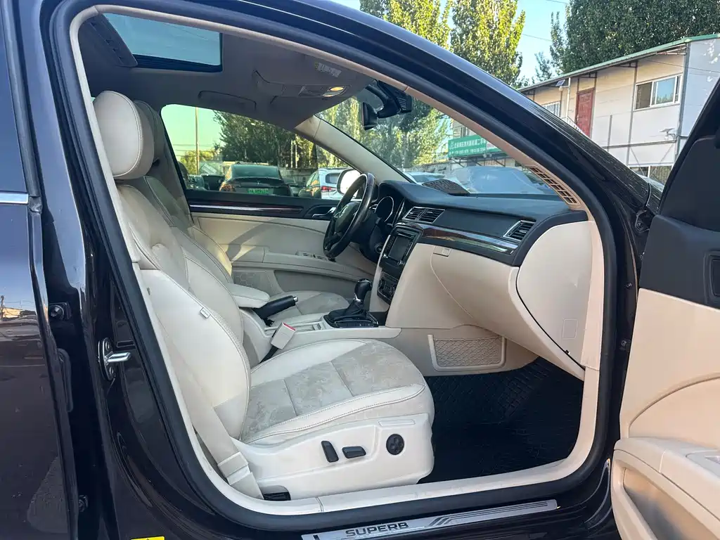 Skoda Superb — миниатюра 12