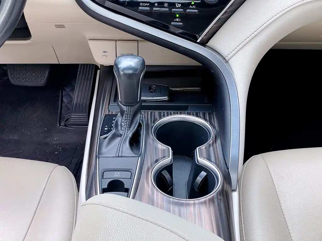 Toyota Camry — миниатюра 17