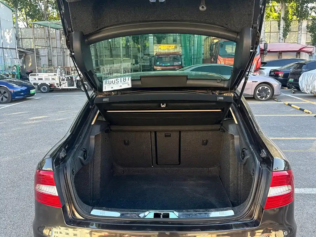 Skoda Superb — миниатюра 16