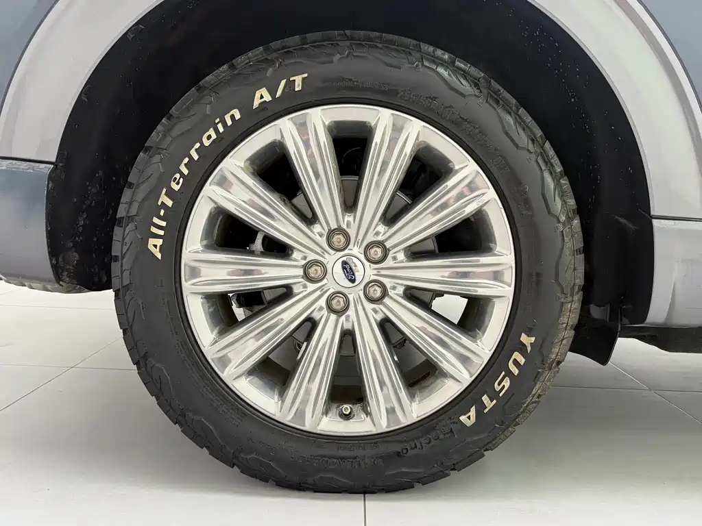 Ford Explorer — миниатюра 6